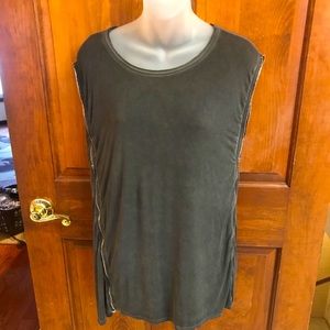 🎉🎉 3 for $20🎉🎉 Pol women’s sleeveless T-shirt with zipper sides